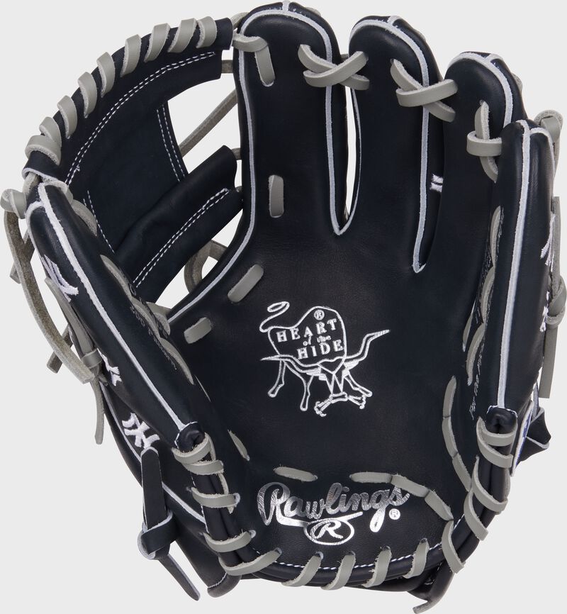 New York Yankees Heart of the Hide 11.75-Inch Infield Glove