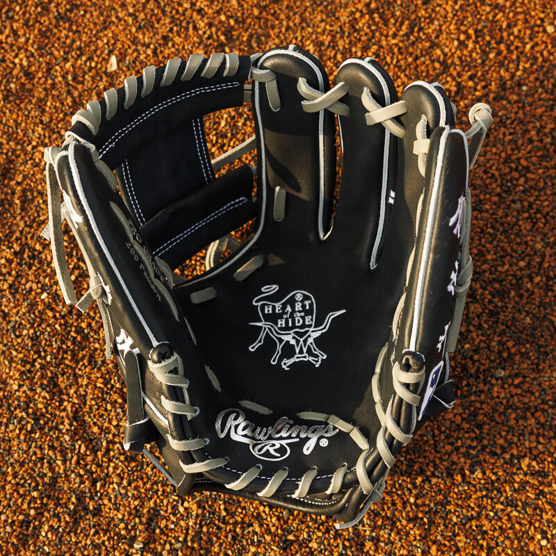 New York Yankees Heart of the Hide 11.75-Inch Infield Glove