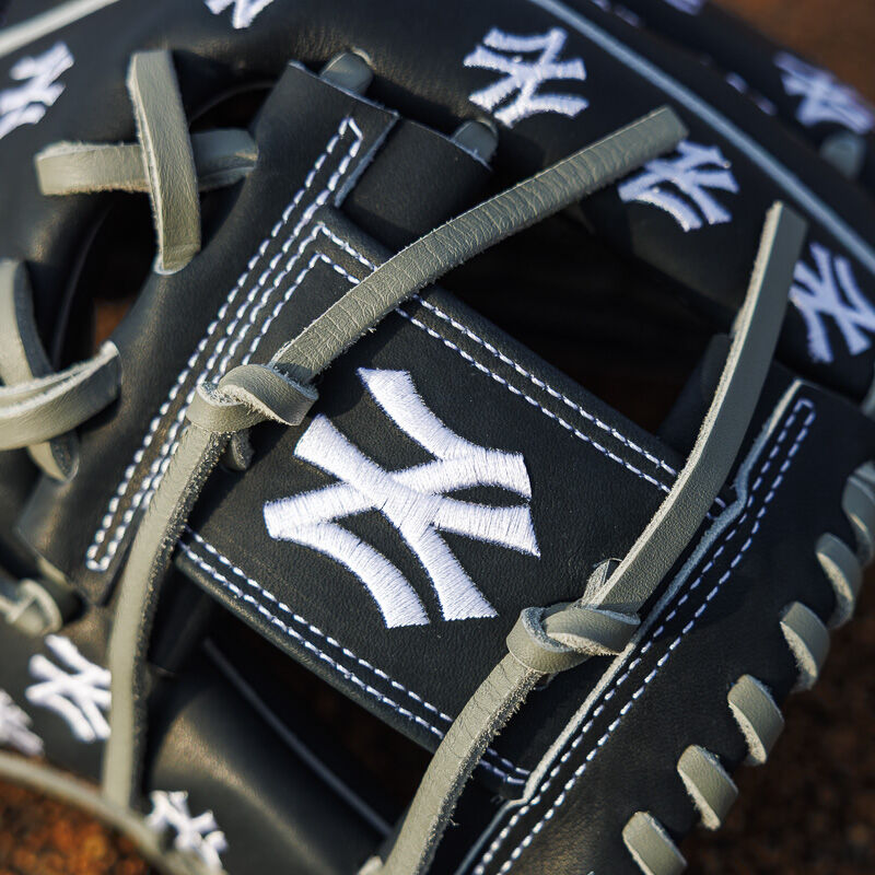 New York Yankees Heart of the Hide 11.75-Inch Infield Glove