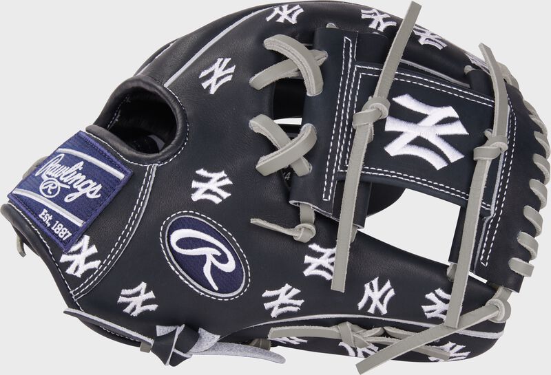 New York Yankees Heart of the Hide 11.75-Inch Infield Glove