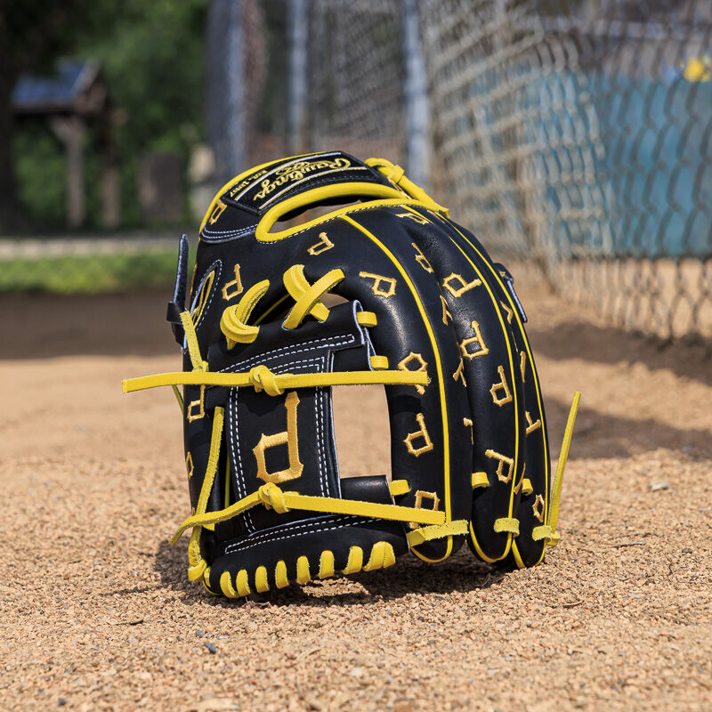 Pittsburgh Pirates Heart of the Hide 11.75-Inch Infield Glove