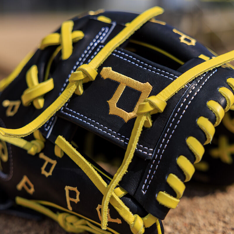 Pittsburgh Pirates Heart of the Hide 11.75-Inch Infield Glove
