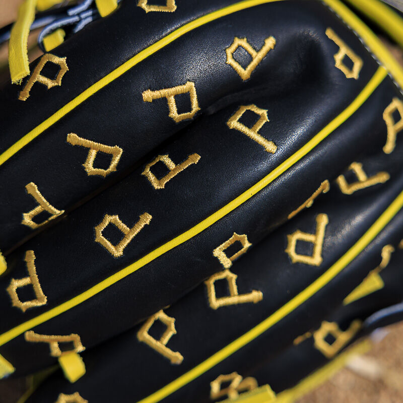 Pittsburgh Pirates Heart of the Hide 11.75-Inch Infield Glove