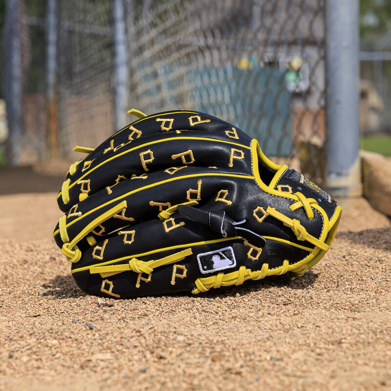 Pittsburgh Pirates Heart of the Hide 11.75-Inch Infield Glove